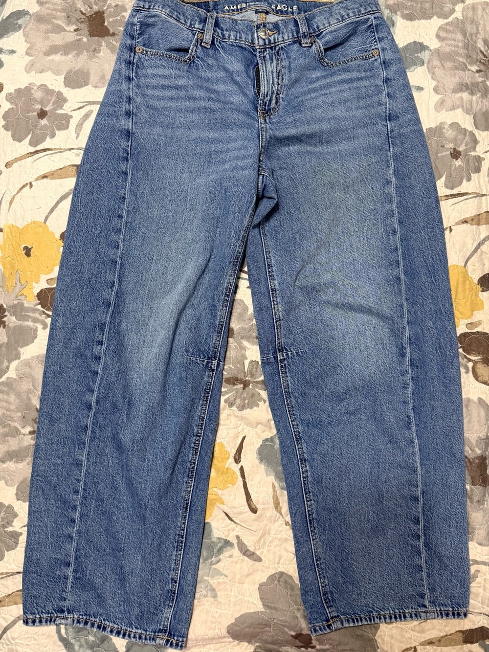 American Eagle Outfitters Dreamy Drape Barrel Jeans, size 2